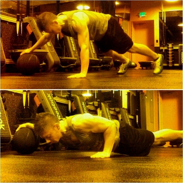 Med ball push up